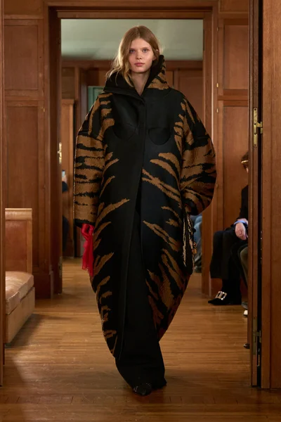 Look 24